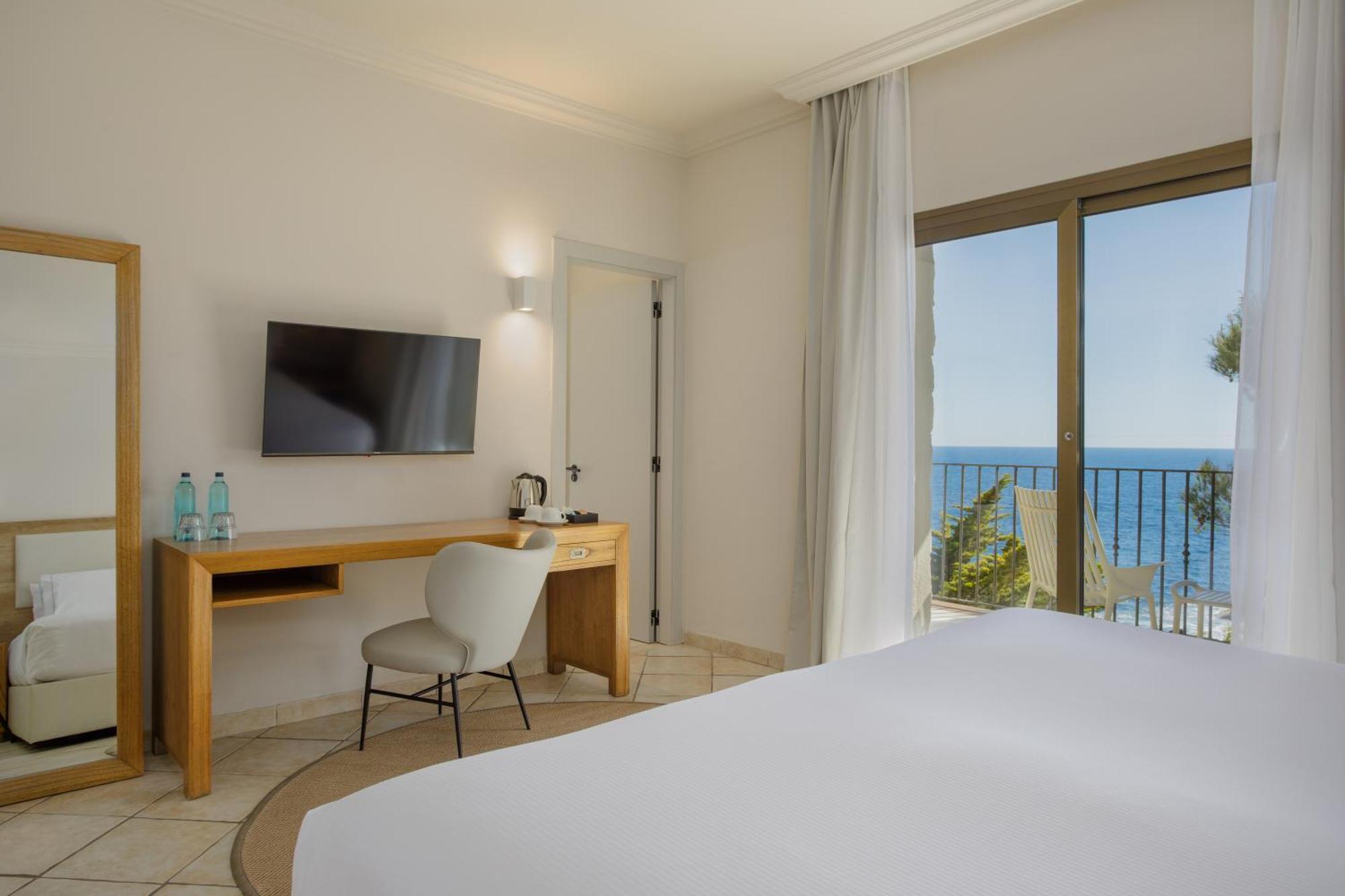 Quarto Quádruplo com Vista do Mar.